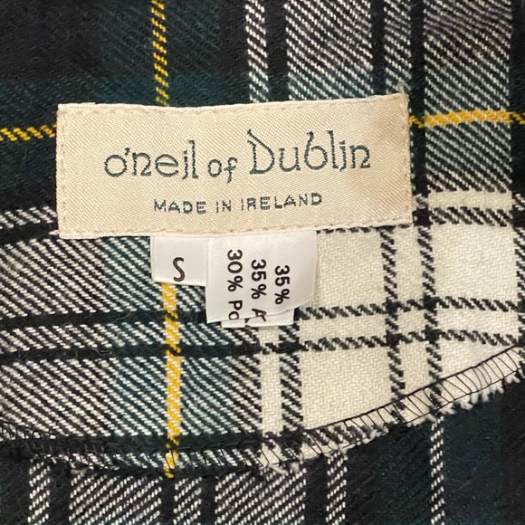 O'Neil of Dublin Girl Child Cape Small Wool Blend Green Tartan Plaid - Picture 3 of 4